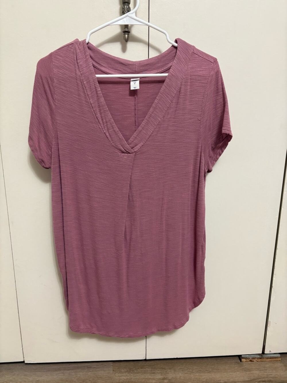Old Navy Mauve Pink Textured V-Neck Tee Women Medium